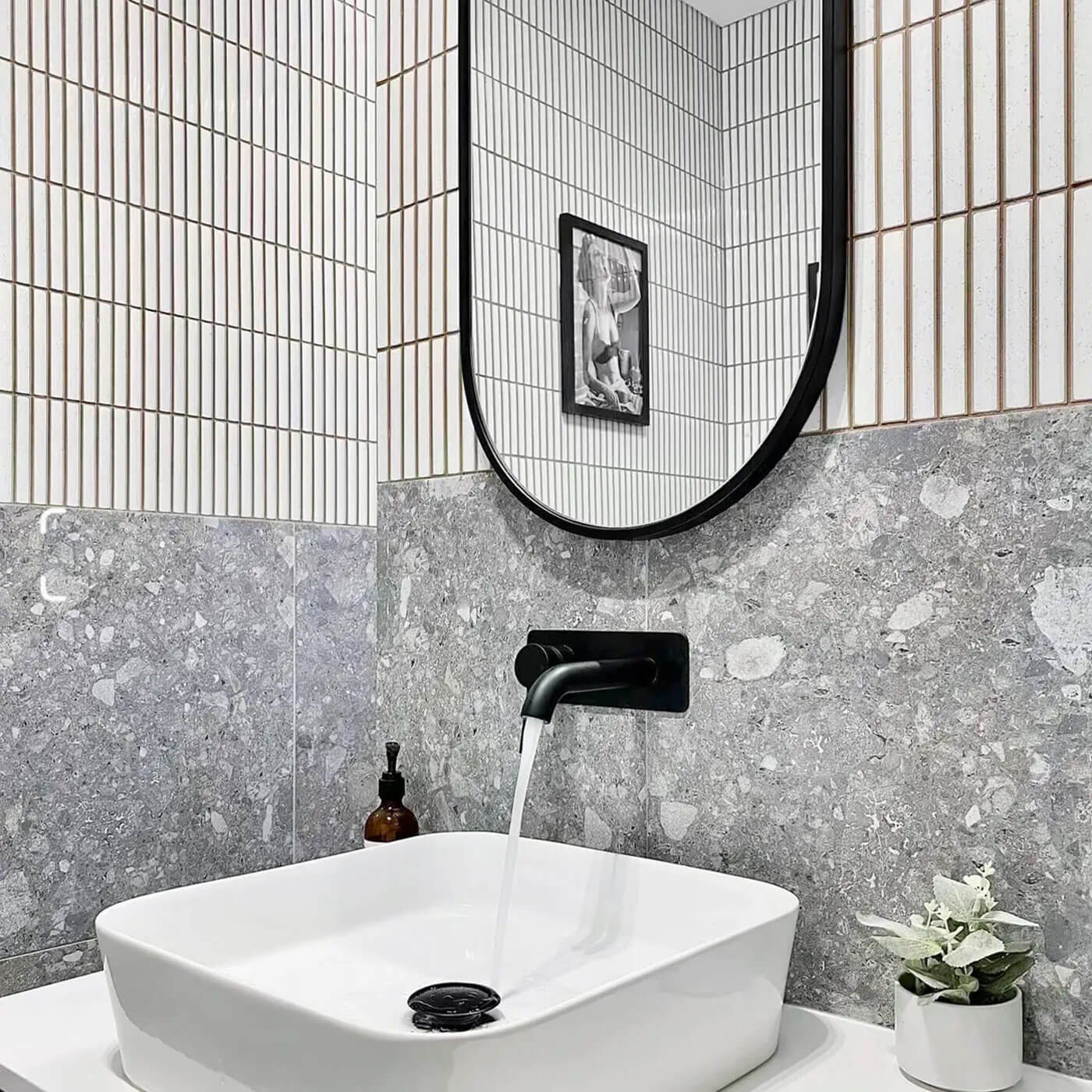 Noosa Oval Metal Frame Pill Mirror 900x450mm - Image 3