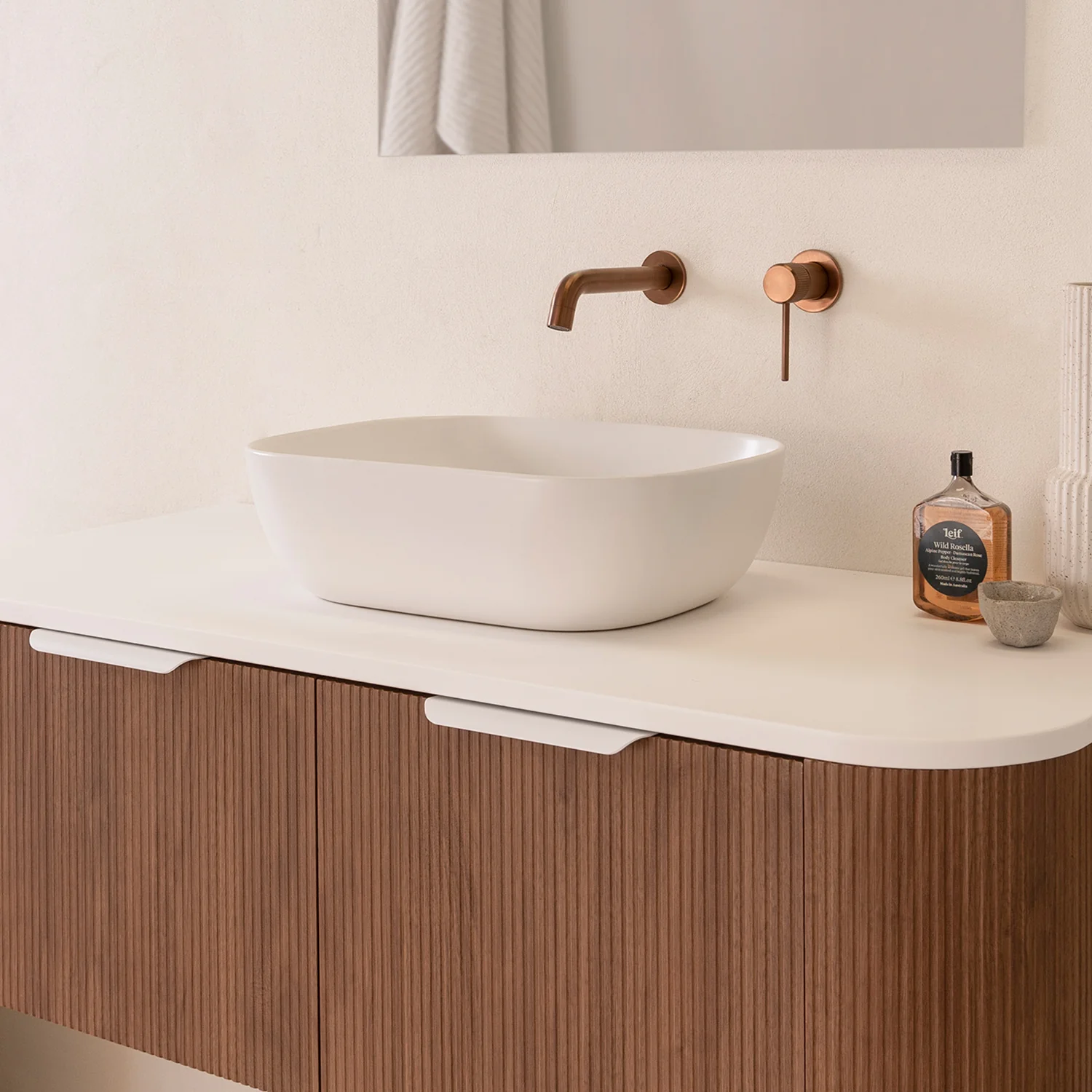 Stadium Curved Rectangular Ceramic Basin 460x330mm - Image 3